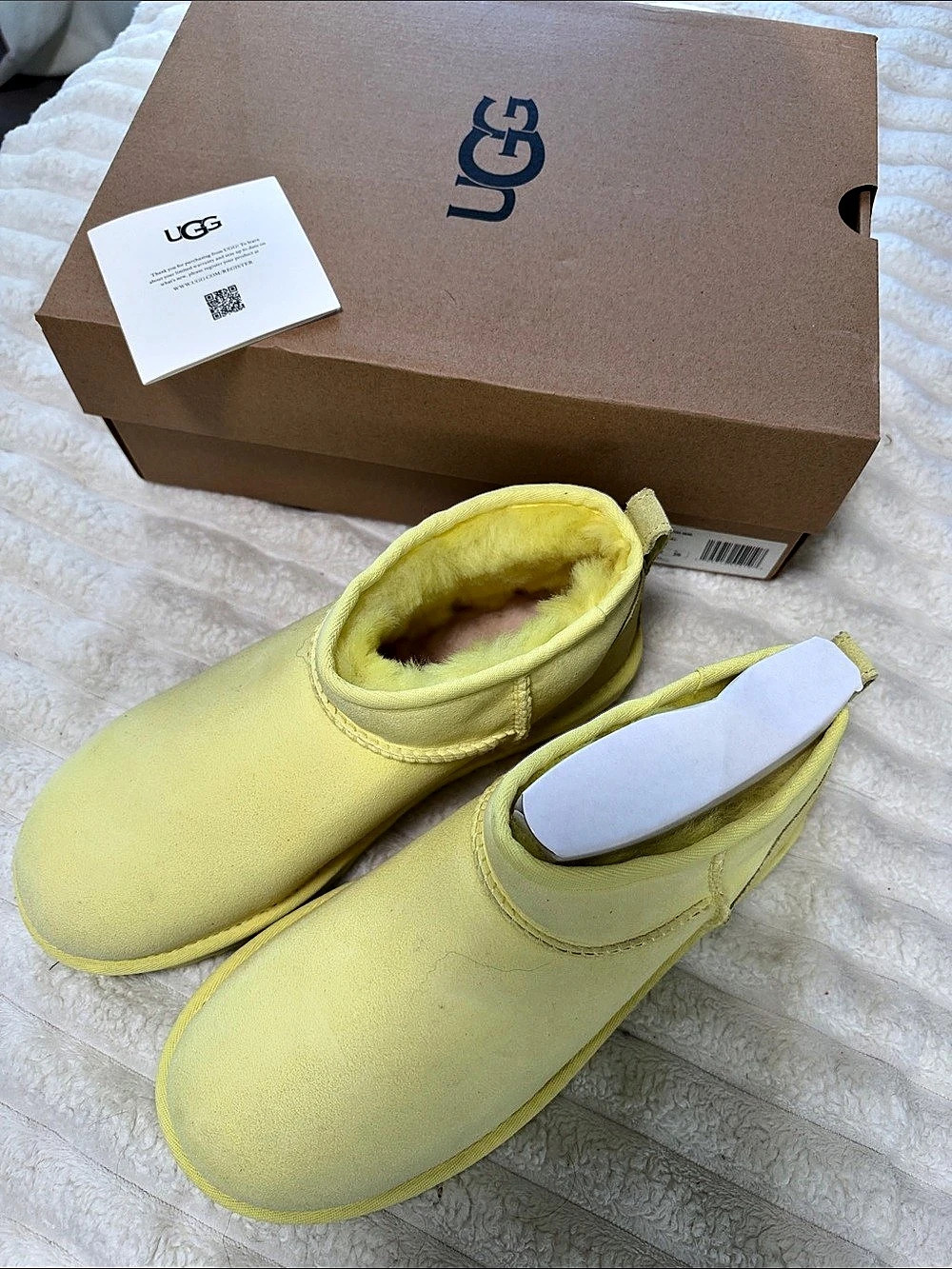UGG Classic Ultra Mini Boots in Yellow US 9